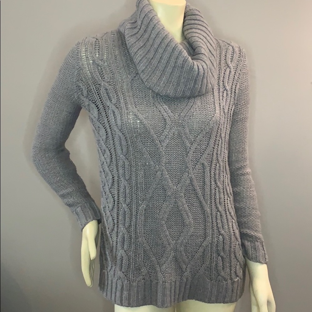 💙Forever 21 Turtleneck Cable knit sweater- small💙